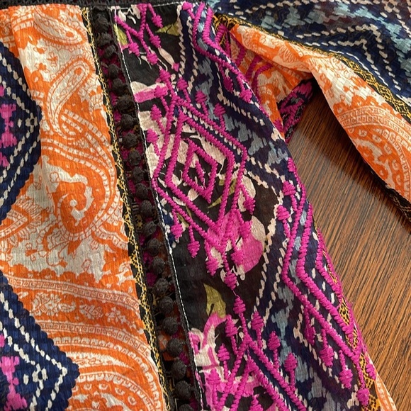 Anthropologie Vanessa Virginia Tribal Global Print Lace Top 3/4 sleeve 8 - Picture 9 of 11